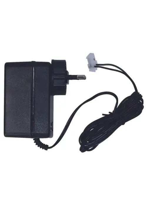 Schwarzes Netzgerät mit Stecker für 230V, einem Kabel und einem Anschluss. Teil des Judo Ersatzteilsets für AC 15V, 1200 mA.